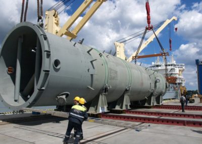Transport pontonem reaktora o wadze 416 ton z portu Gdańsk do ORLEN Płock