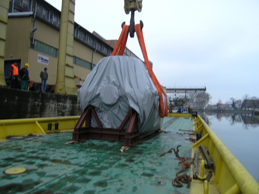 2 turbiny o łącznej wadze 98 ton ważenie, transport z Elbląga do portu Gdynia, załadunek na statek