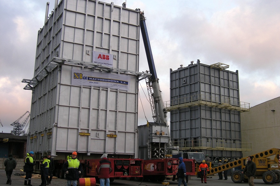 Oрганизация перегрузки нефтяных печей весом 400 тонн каждый в порту Гдыня