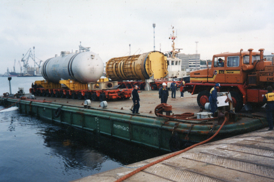 Beförderung des Kernreaktors aus Żarnowiec zum Hafen Loviisa